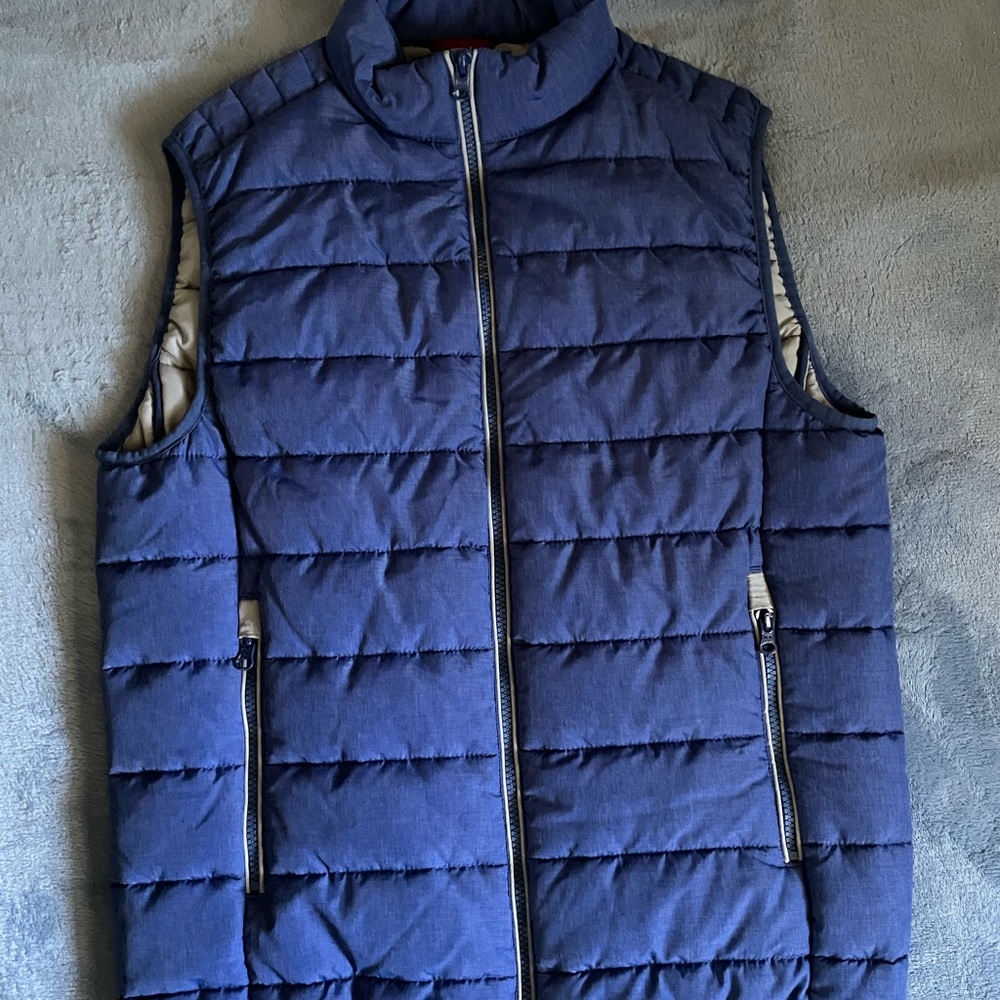 Untuckit Vest - Picture 2 of 7